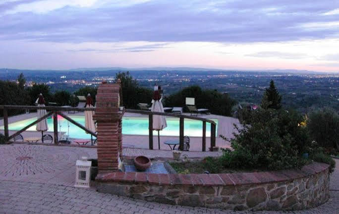 Casa Vacanze La Porta Vinci Esterno foto