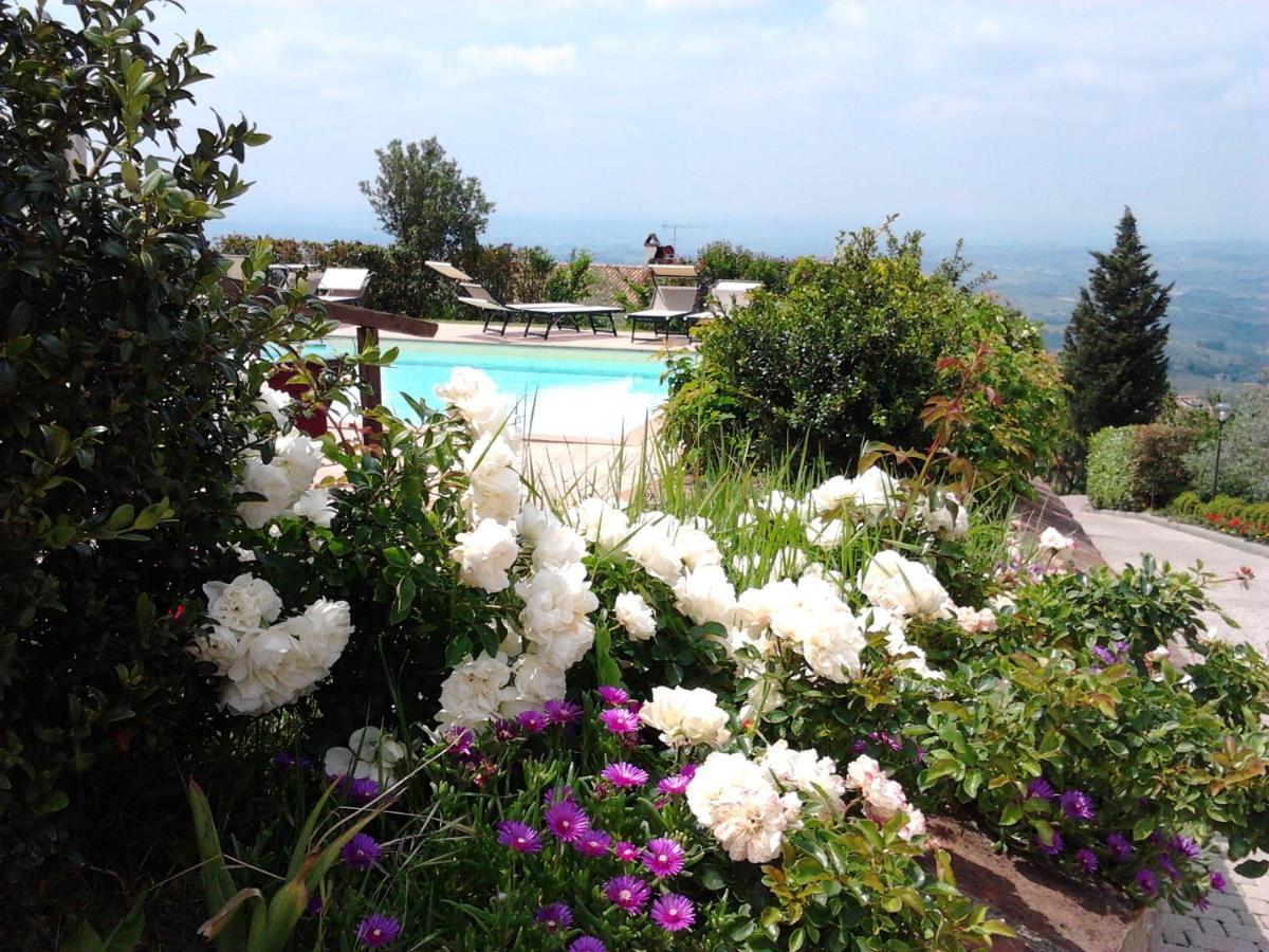 Casa Vacanze La Porta Vinci Esterno foto